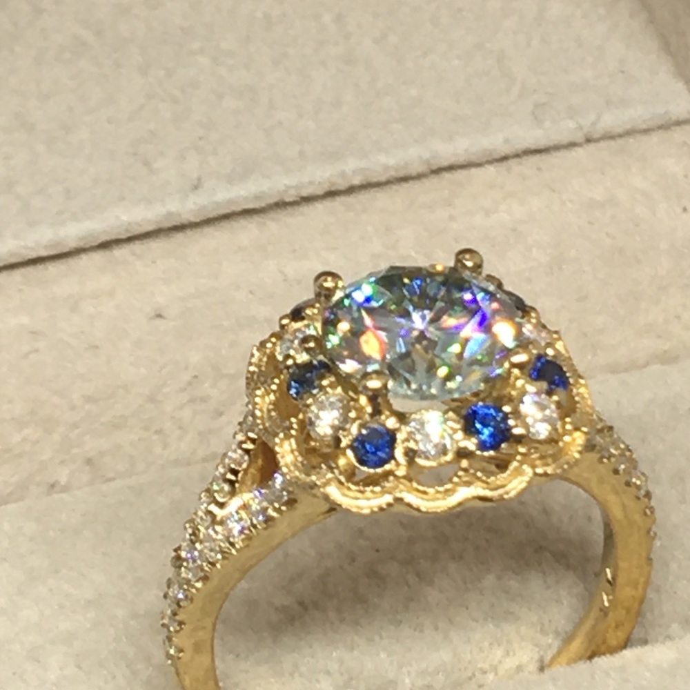 Woman Ring - Picture 4 of 6